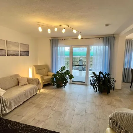 Mit Terrasse & Koblenz * نيوفيد